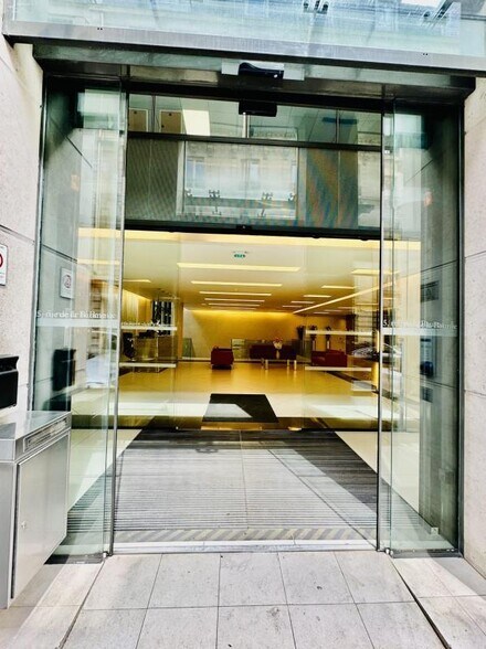 Bureau dans Paris à louer - Hall d’entrée – Image 2 sur 6