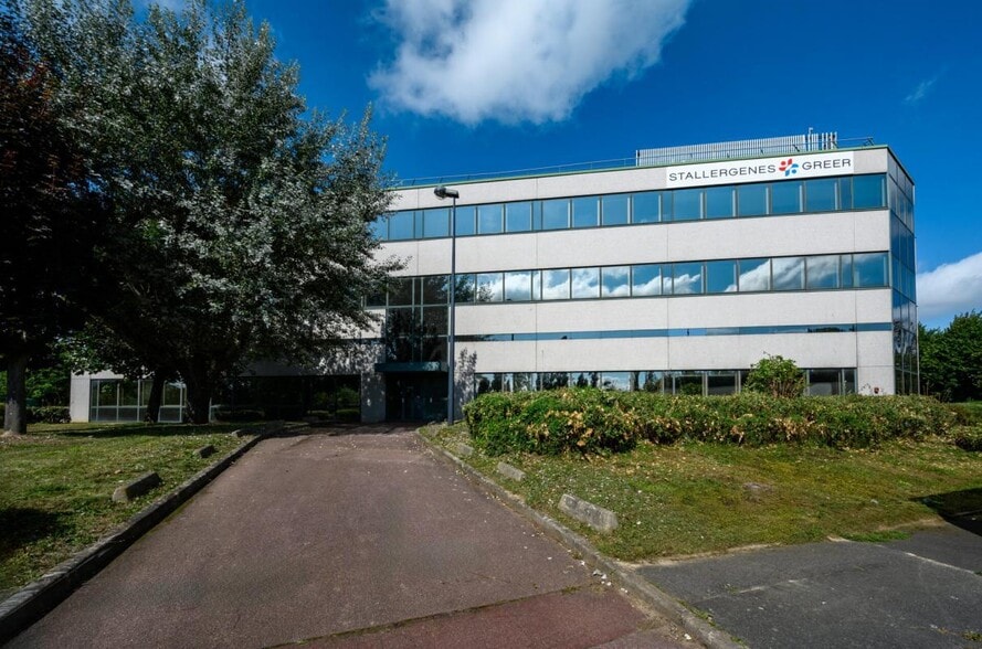 Local d’activités dans Antony à louer - Photo de l’immeuble – Image 1 sur 8