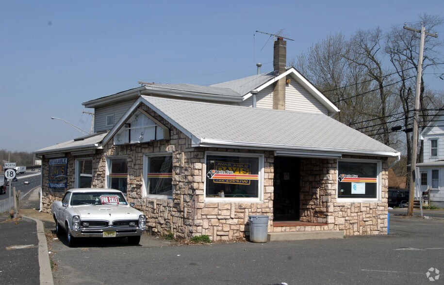65 Old Matawan Rd, Old Bridge, NJ à vendre - Photo principale – Image 1 sur 6