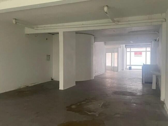 Plus de détails pour Local d’activités à vendre