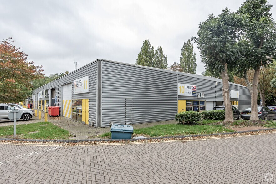 1-17 Kembrey Park, Swindon à louer - Photo principale – Image 2 sur 6