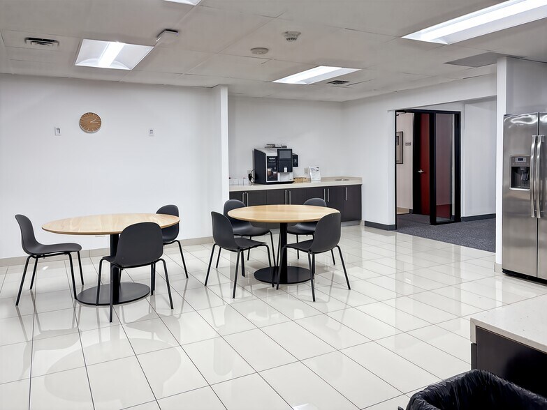 320 Decker Dr, Irving, TX à louer - Photo intérieure – Image 2 sur 15