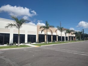 5335 N Military Trl, West Palm Beach, FL à louer Photo de l’immeuble– Image 1 sur 1