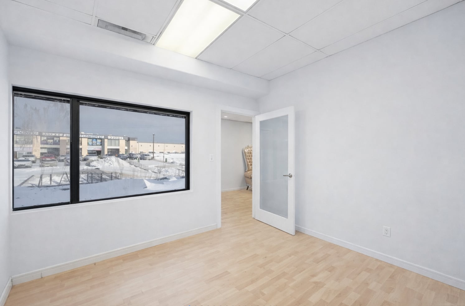 9241 34A Av NW, Edmonton, AB à louer Photo intérieure– Image 1 sur 12