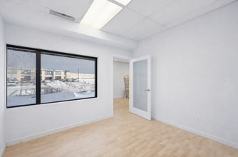 9241 34A Av NW, Edmonton, AB à louer Photo intérieure– Image 1 sur 12