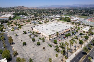 Plus de détails pour 2001 S Garey Ave, Pomona, CA - Local commercial à louer