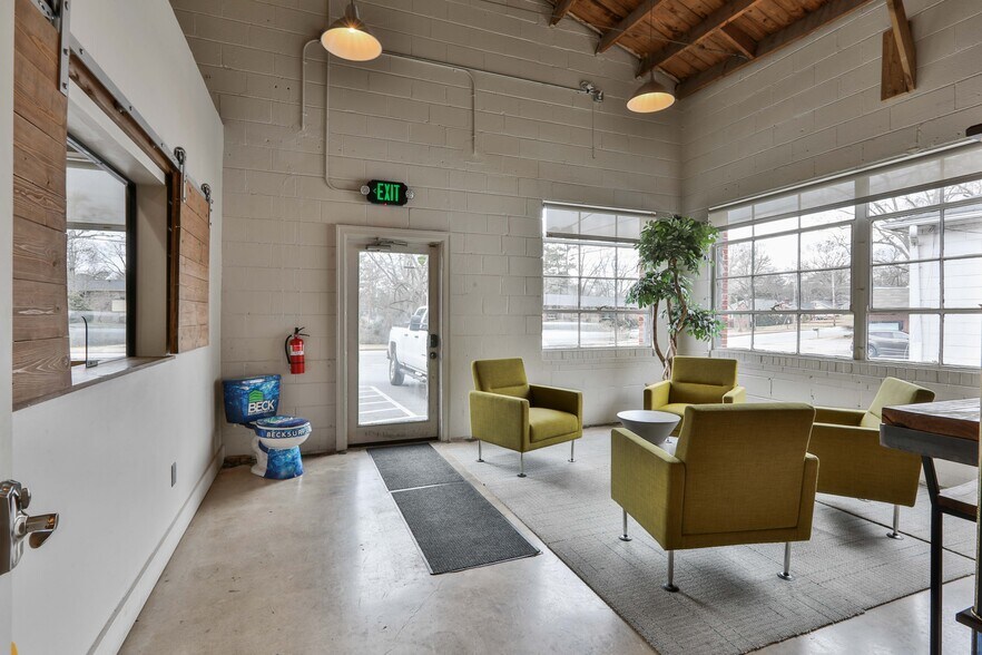 147 Jackson St, Newnan, GA à louer - Photo de l’immeuble – Image 3 sur 37