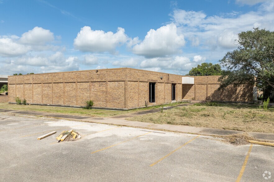 3100 Gulf Fwy, La Marque, TX à vendre - Photo de l’immeuble – Image 3 sur 15