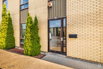 3400 Boul Losch, Saint-hubert, QC à louer Photo de l’immeuble– Image 1 sur 5