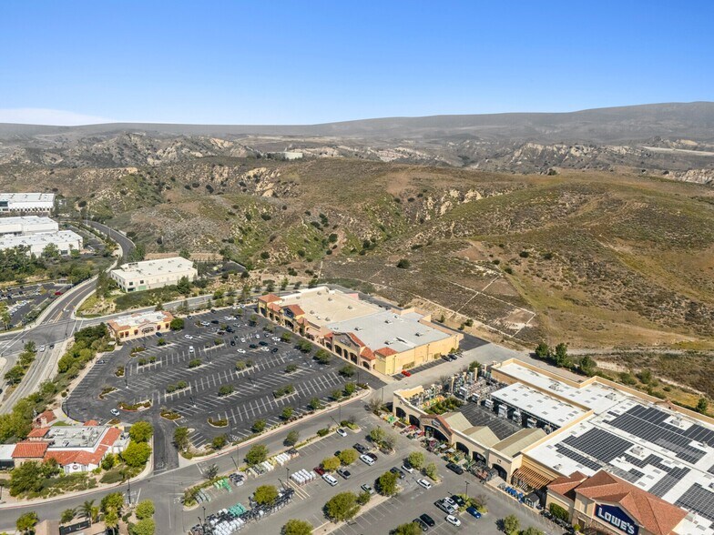 1189 Simi Town Center Way, Simi Valley, CA à vendre - Photo de l’immeuble – Image 2 sur 13