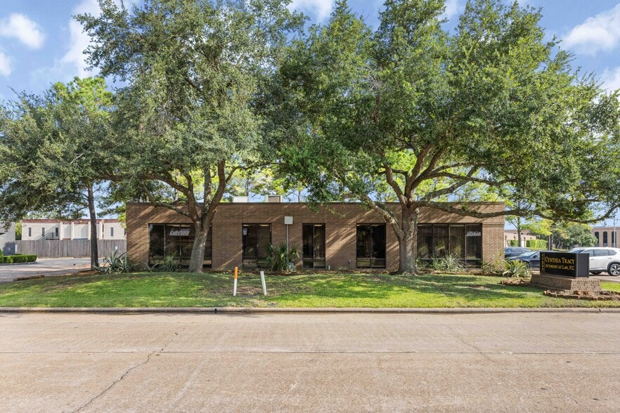 17227 Mercury Dr, Houston, TX à vendre - Photo de l’immeuble – Image 2 sur 17