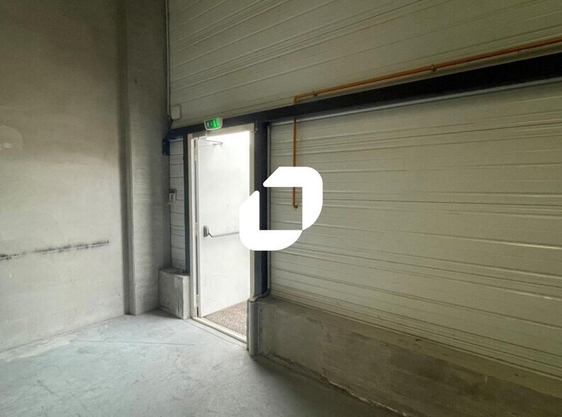13 Rue De Savoie, Saint-Quentin-Fallavier à louer - Photo intérieure – Image 3 sur 12