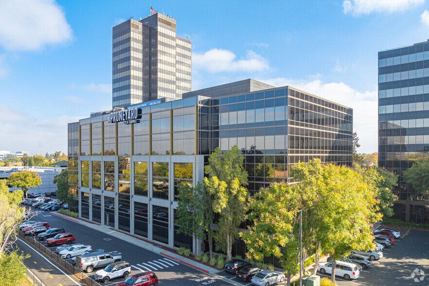 1901 S Bascom Ave, Campbell, CA à louer - Photo de l’immeuble – Image 3 sur 27