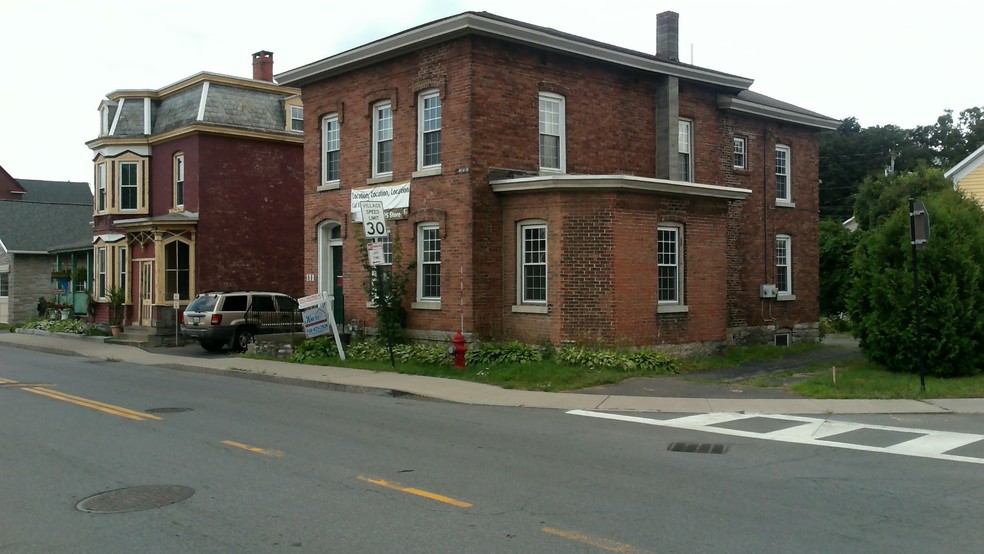111 W Main St, Canajoharie, NY à vendre - Photo de l’immeuble – Image 1 sur 5