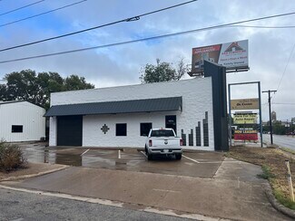 Plus de détails pour 424 W Henderson St, Cleburne, TX - Local d'activités à louer
