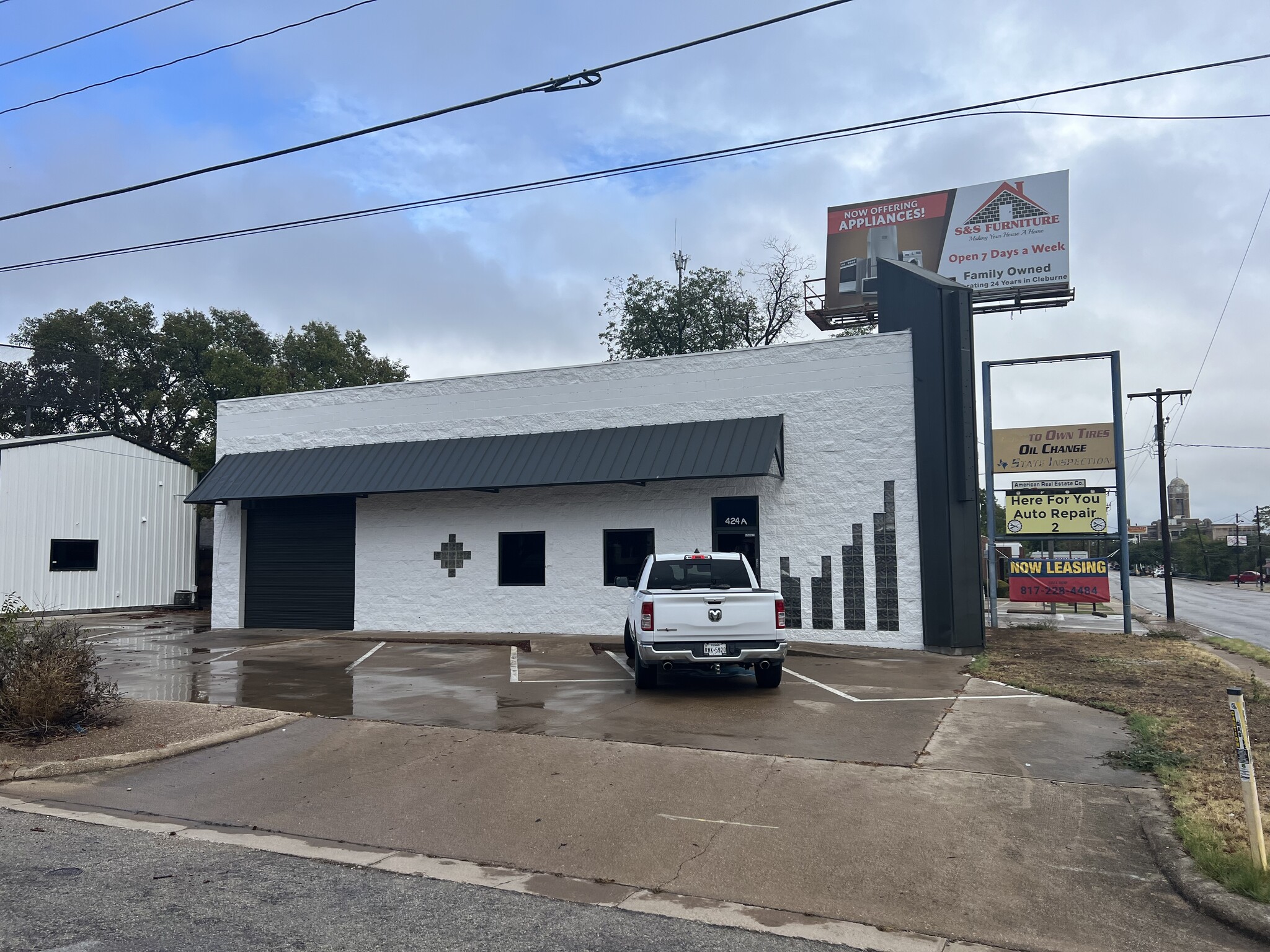 424 W Henderson St, Cleburne, TX à louer Photo de l’immeuble– Image 1 sur 19