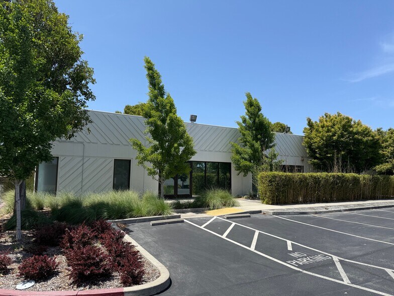 10161-10181 Bubb Rd, Cupertino, CA à louer - Photo de l’immeuble – Image 1 sur 15
