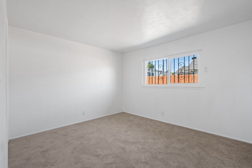 4584 E Tulare Ave, Fresno, CA à louer - Photo de l’immeuble – Image 2 sur 34