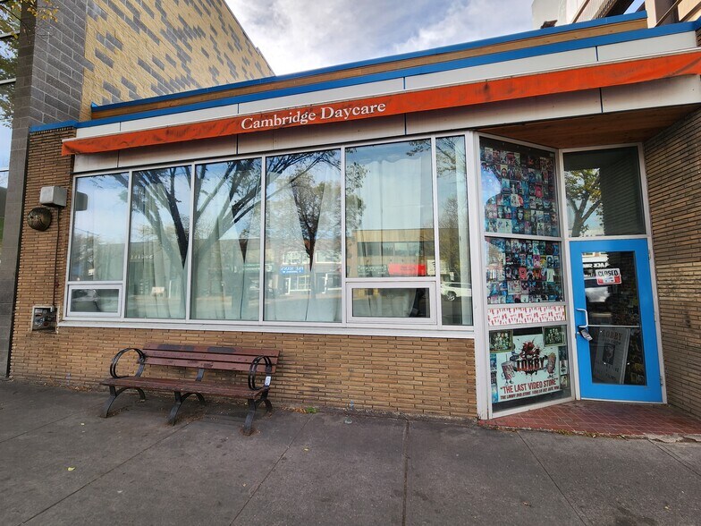 10815 82nd Ave NW, Edmonton, AB à louer - Photo de l’immeuble – Image 3 sur 6