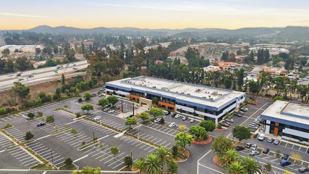 924 Overland Ct, San Dimas, CA à vendre - Photo de l’immeuble – Image 3 sur 5