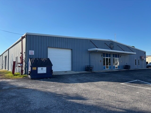 230 Power Ct, Sanford, FL à louer - Photo de l’immeuble – Image 3 sur 8