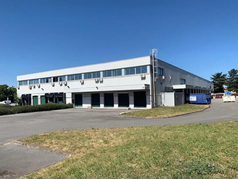 Local d’activités dans SAINT-OUEN-L'AUMONE à louer - Photo de l’immeuble – Image 1 sur 13