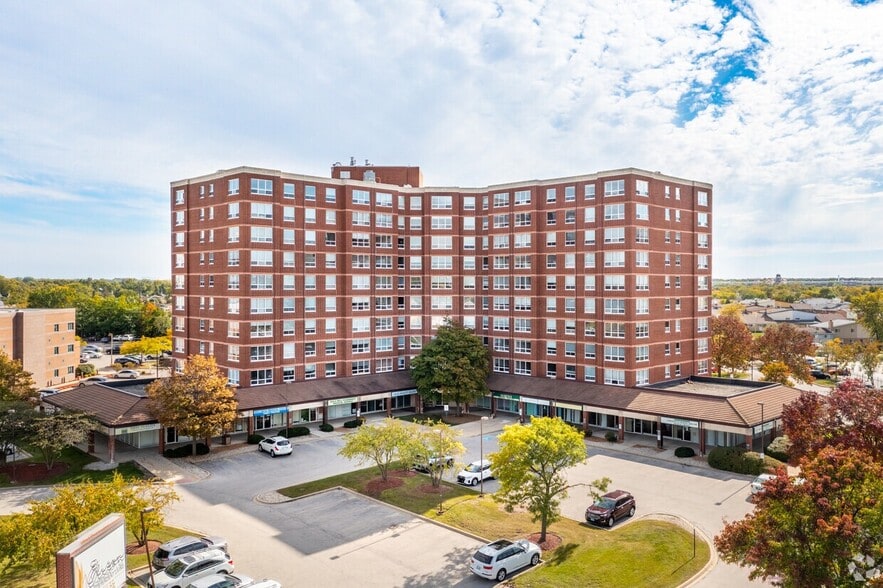 8975 W Golf Rd, Niles, IL à louer - Photo principale – Image 1 sur 16