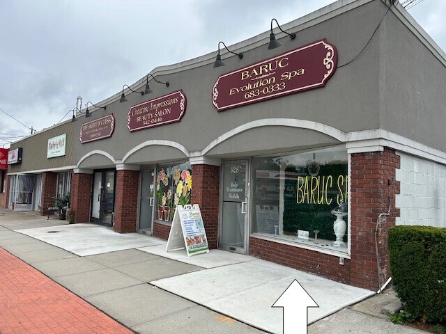 528-532 E Meadow Ave, East Meadow, NY à louer - Photo de l’immeuble – Image 2 sur 2