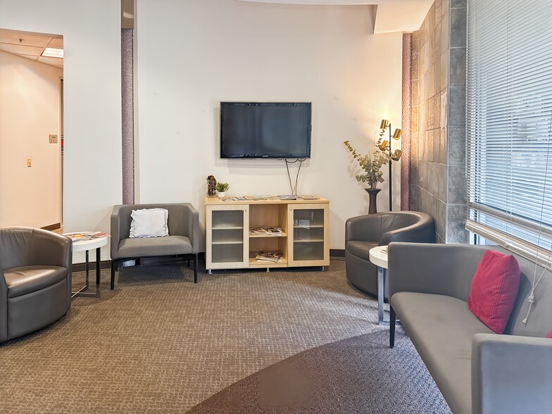 1024 Iron Point Rd, Folsom, CA à louer - Photo intérieure – Image 3 sur 22