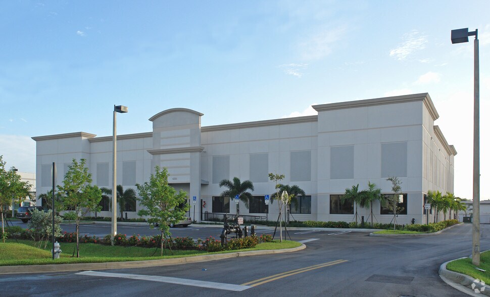 4201 NW 124th Ave, Coral Springs, FL à vendre - Photo principale – Image 3 sur 32