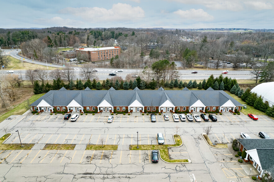 115-151 SULLYS Trl, Pittsford, NY à louer - Photo de l’immeuble – Image 3 sur 3
