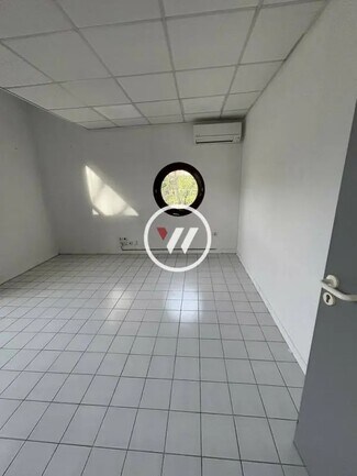 Plus de détails pour Local d'activités à louer