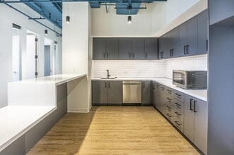 8100 Boone Blvd, Vienna, VA à louer Photo de l’immeuble– Image 2 sur 3