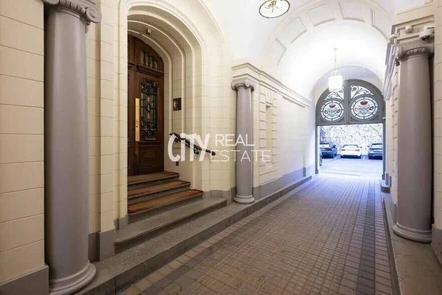 Bureau dans Lyon à louer - Hall d’entrée – Image 1 sur 13