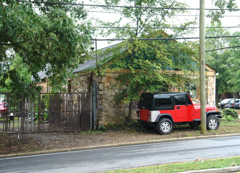 846 Ellis St, Roswell, GA à louer - Photo de l’immeuble – Image 3 sur 5
