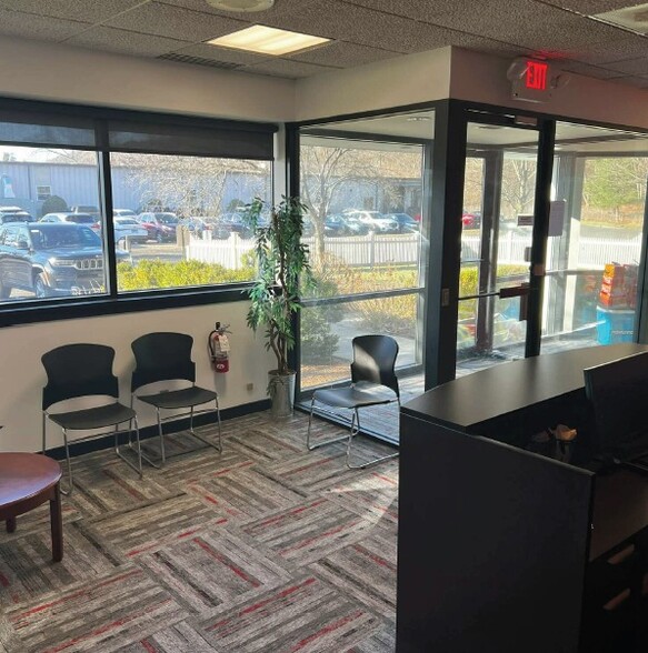 1014 Federal Rd, Brookfield, CT à vendre - Photo intérieure – Image 2 sur 5