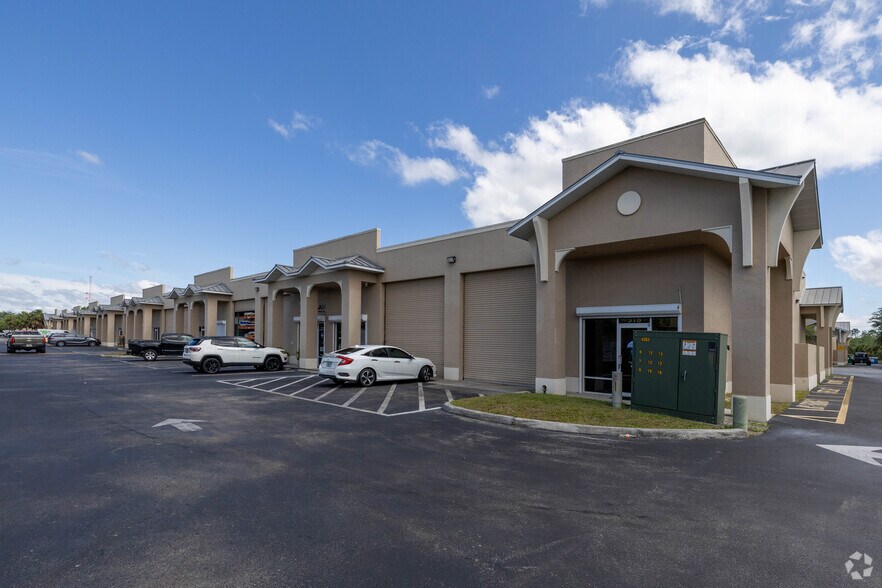 3893 Mannix Dr, Naples, FL à vendre - Photo principale – Image 1 sur 4