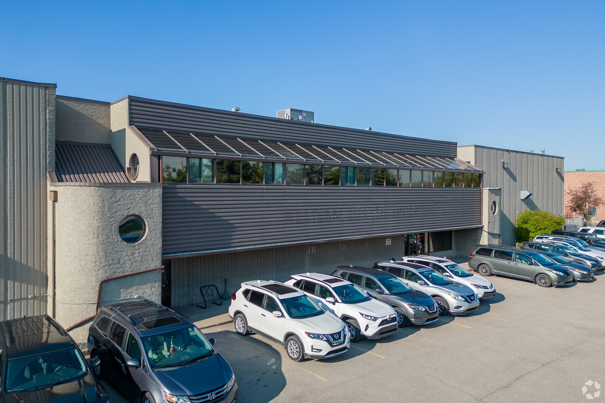 1825 30th Ave NE, Calgary, AB à vendre Photo principale– Image 1 sur 6