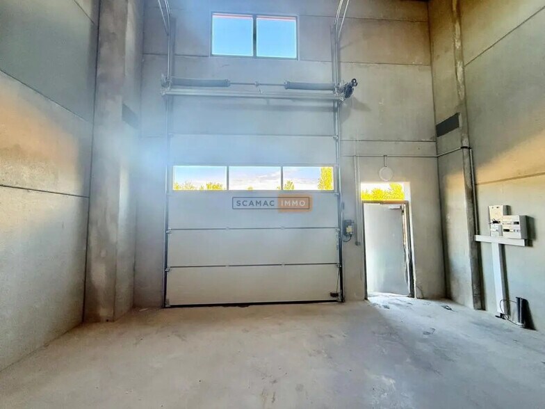 Industriel/Logistique dans Le Muy à louer - Photo de l’immeuble – Image 3 sur 4