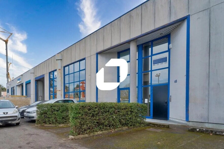 Local d’activités dans Pontault-Combault à louer - Photo de l’immeuble – Image 2 sur 6