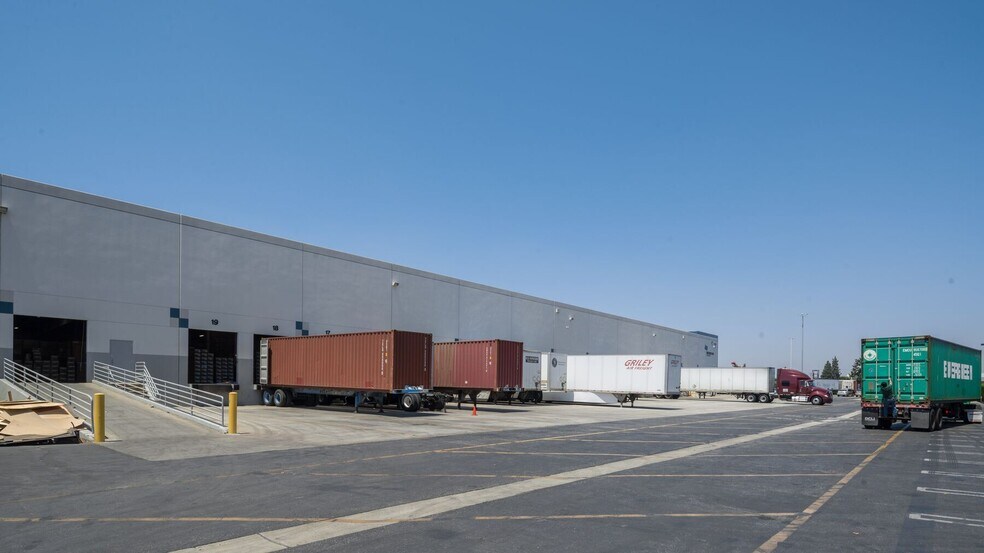 20801 S Santa Fe Ave, Carson, CA à louer - Photo de l’immeuble – Image 2 sur 5