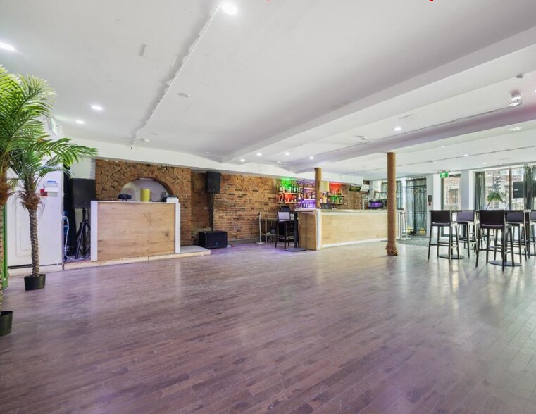 1781 Rue Saint-Denis, Montréal, QC à louer - Photo de l’immeuble – Image 2 sur 2