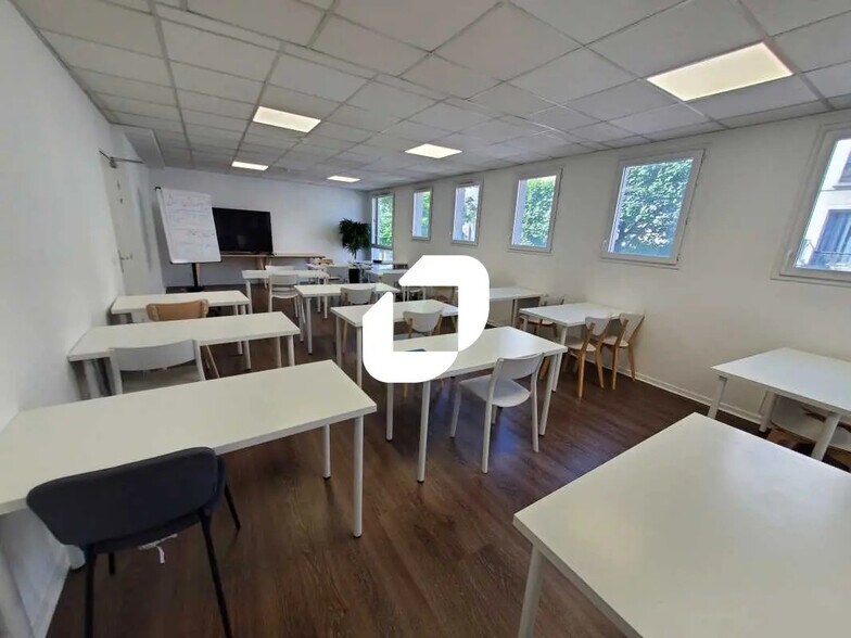 Bureau dans Ivry-sur-Seine à louer - Photo de l’immeuble – Image 3 sur 22