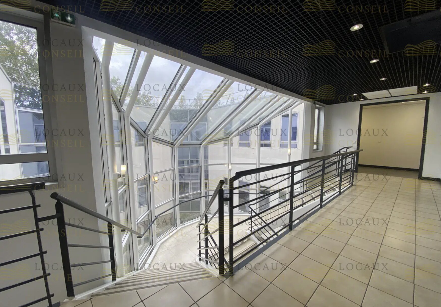 Bureau dans Éragny à louer Photo principale– Image 1 sur 12