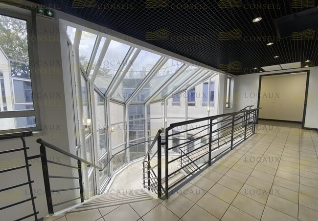 Plus de détails pour 16 Rue Rosa Luxemburg, ÉRAGNY - Bureau à louer