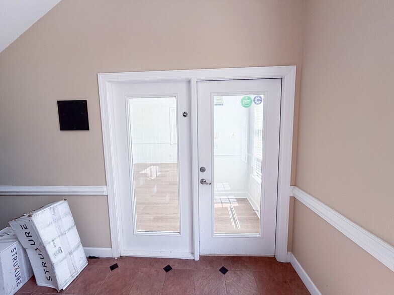 295 W Crossville Rd, Roswell, GA à louer - Photo de l’immeuble – Image 2 sur 17