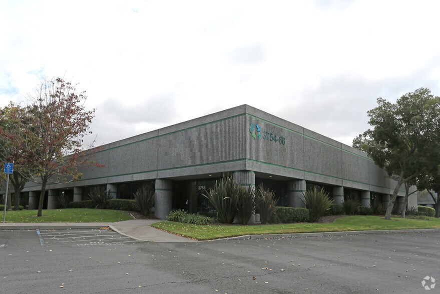 3754-3758 Spinnaker Ct, Fremont, CA à louer - Photo de l’immeuble – Image 2 sur 5