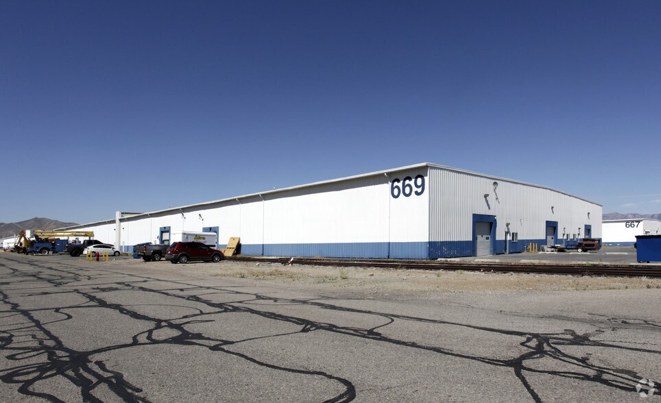 10 S Garnet St, Tooele, UT à louer - Photo de l’immeuble – Image 2 sur 7