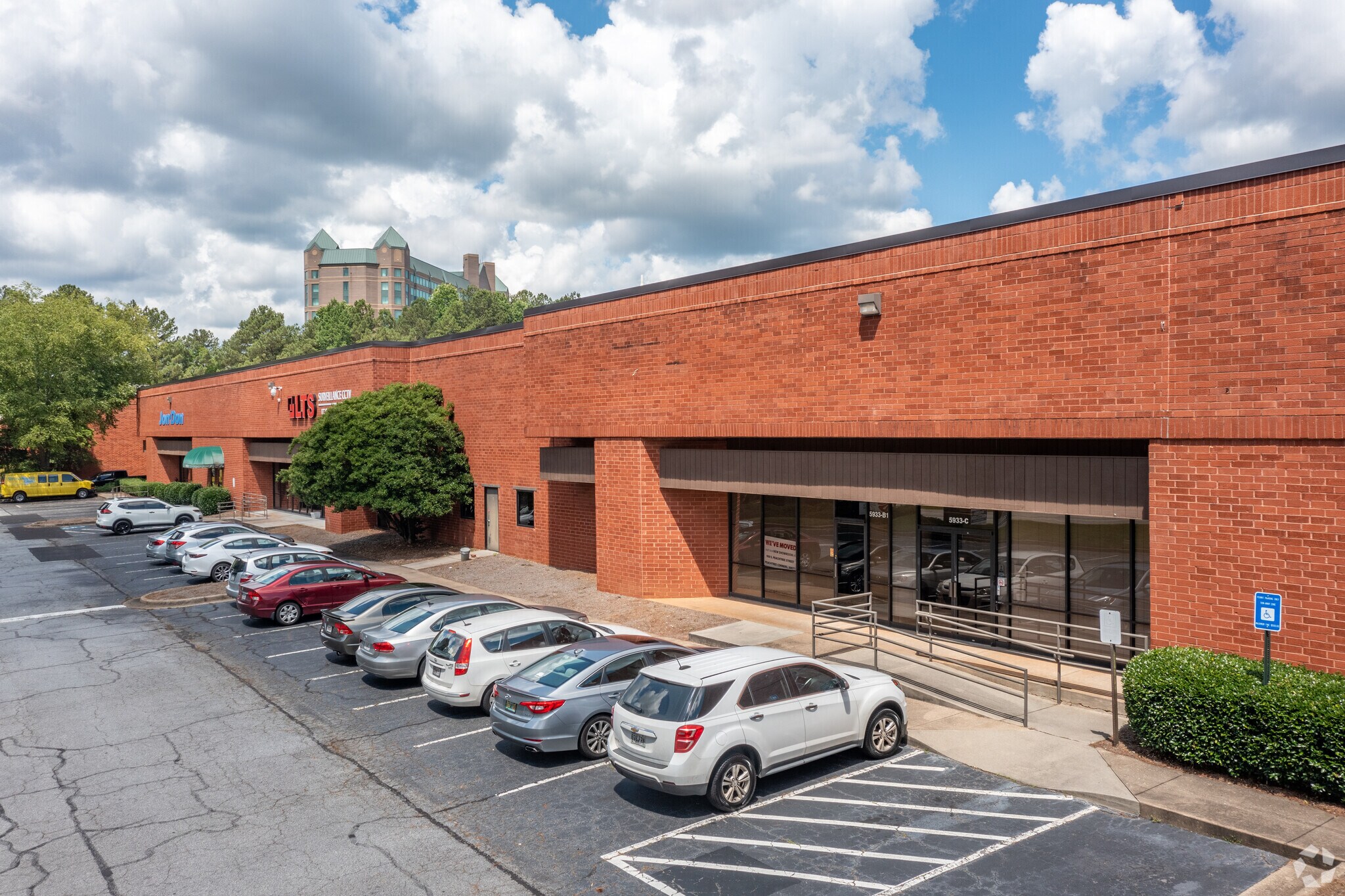5933 Peachtree Industrial Blvd, Peachtree Corners, GA à louer Photo principale– Image 1 sur 6