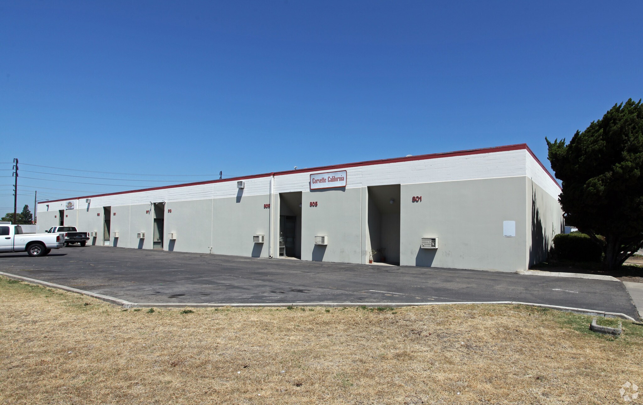 801-833 W Crowther Ave, Placentia, CA à louer Photo principale– Image 1 sur 6